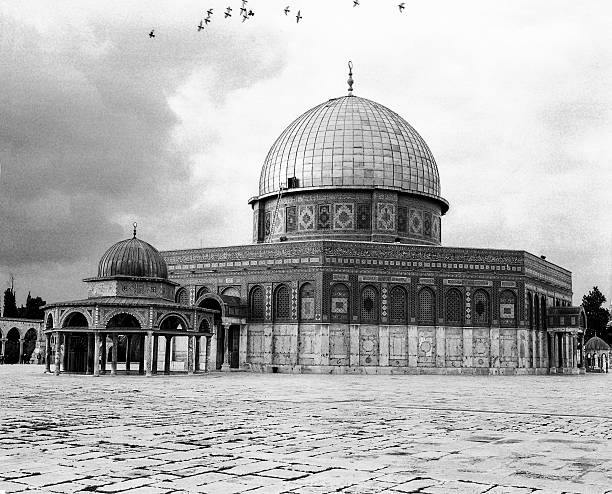 istock Dome Of The Rock With Black Birds 178150453