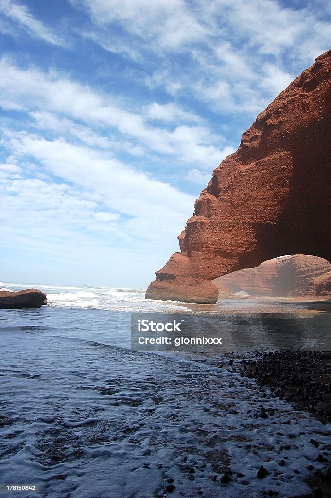 Arch sur l'océan, sur la plage de Sidi Ifni Legzira, Maroc - Photo de Afrique libre de droits