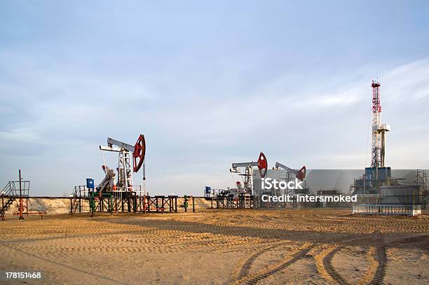 Photo libre de droit de Oilfield banque d'images et plus d'images libres de droit de Escarpin à talon - Escarpin à talon, Gaz naturel, Gisement de pétrole