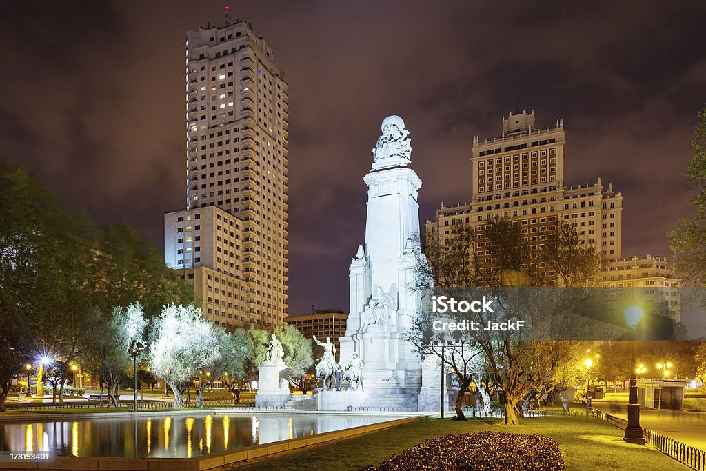 Notte tipo di Piazza di Spagna. Di Madrid - Foto stock royalty-free di Ambientazione esterna