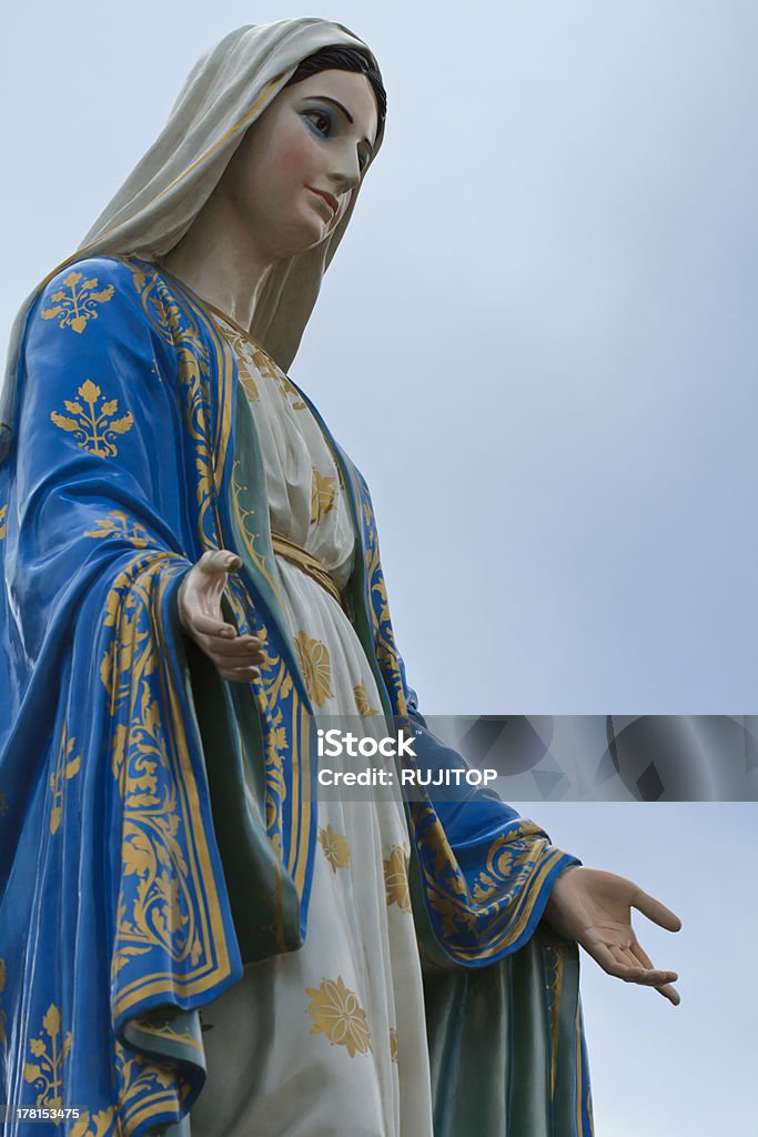 Virgin mary statue в Таиланде - Стоковые фото Библия роялти-фри