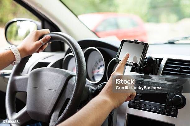 Sistema Di Navigazione Impostazione Driver - Fotografie stock e altre immagini di Attrezzatura elettronica - Attrezzatura elettronica, Autista - Mestiere, Automobile