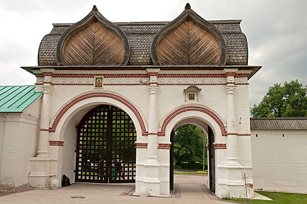 istock Kolomenskoye Spasskie gates 178156731