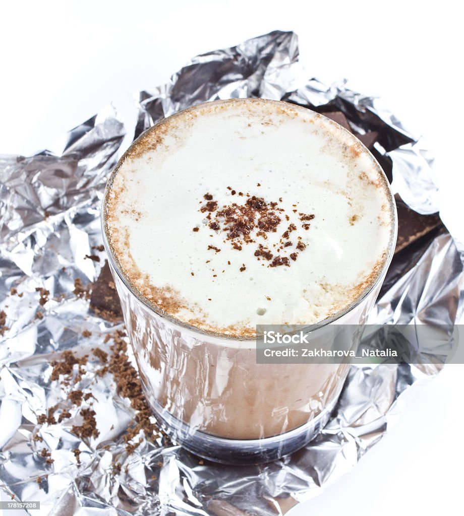 Mistura de frappés de café com Leite com Cobertura Glacê chocolate no fundo branco - Royalty-free Artigo de Decoração Foto de stock