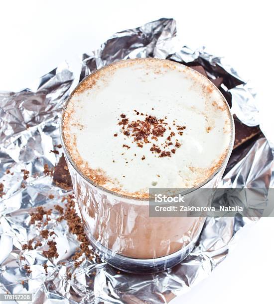 Mistura De Frappés De Café Com Leite Com Cobertura Glacê Chocolate No Fundo Branco - Fotografias de stock e mais imagens de Artigo de Decoração