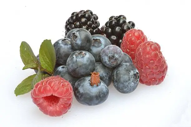 Fresh berries/wild berries: blueberries, blueberries, blackberries and raspberries. Add a little fresh mint