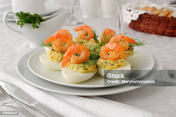Relleno De Huevos Con Camarones Foto de stock y más banco de imágenes de Alimento - Alimento, Aperitivo - Plato de comida, Bufé