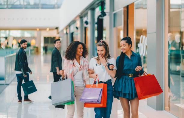 istock Friends in the shopping mall 1781636030