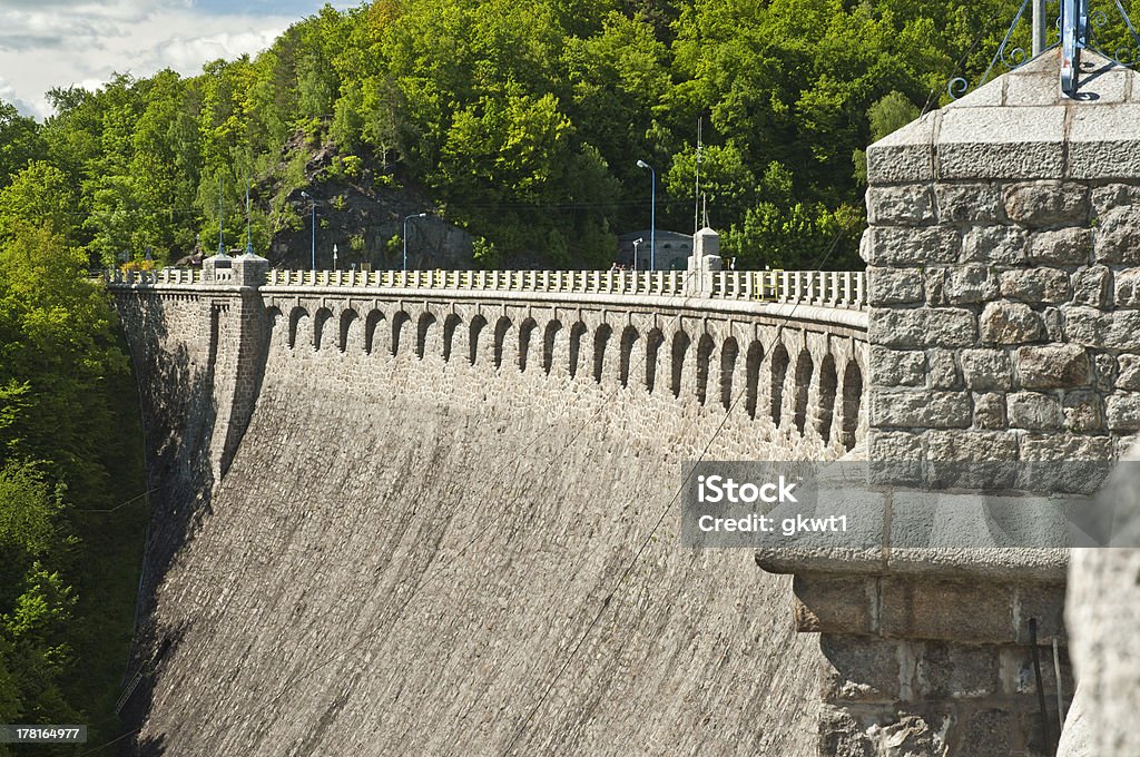 巨大なダム - 20世紀のスタイルのロイヤリティフリーストックフォト