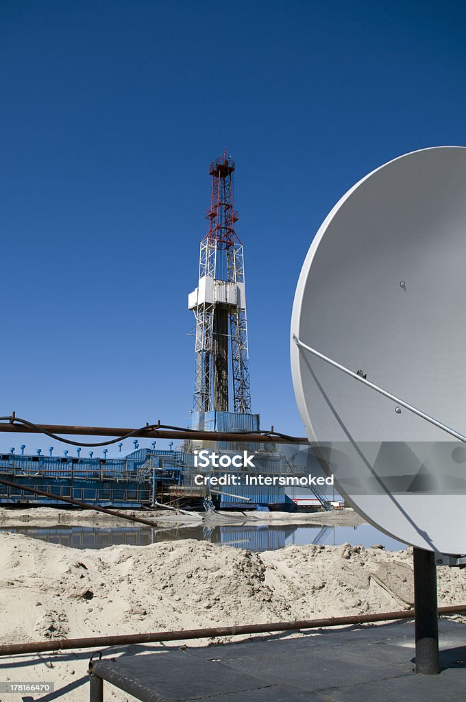 Plataforma Petrolífera e de antena de comunicação - Royalty-free Antena - Equipamento de Telecomunicações Foto de stock