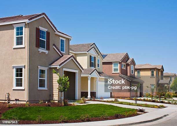 A Street Side View Of Four Tract Houses In A Row Stock Photo - Download Image Now - California, Community, Residential District