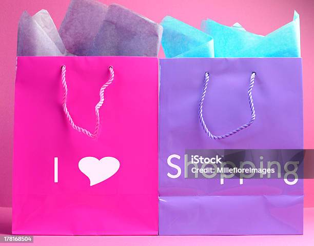 カラフルなショッピングバッグi Love ショッピングメッセージが表示されます - ハート型のストックフォトや画像を多数ご用意 - ハート型, バッグ, ピンク色