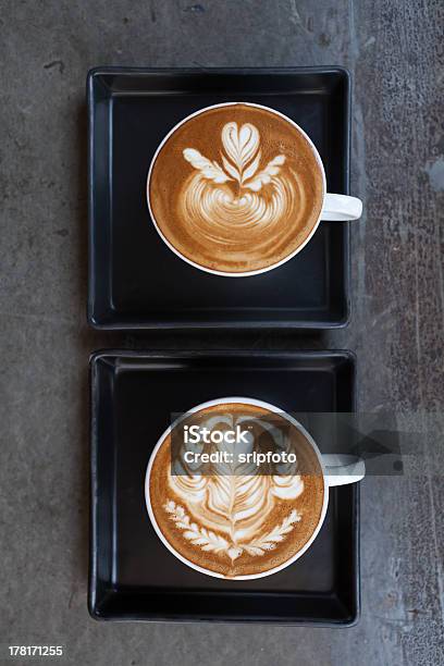 Café Latte Café - Fotografias de stock e mais imagens de Bebida - Bebida, Bebida com espuma, Café - Bebida