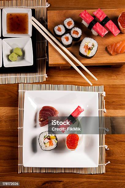 Foto de Delicioso Sushi Fresco e mais fotos de stock de Arroz - Alimento básico - Arroz - Alimento básico, Comida japonesa, Comida salgada