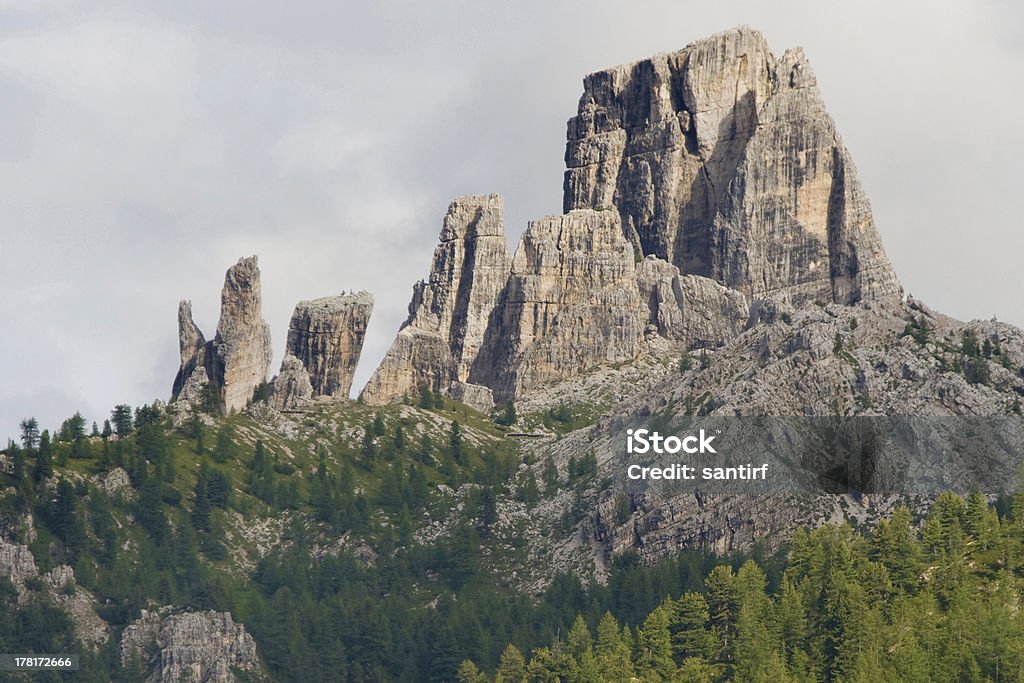 Cinque Torri formaciones rocosas - Foto de stock de Aire libre libre de derechos