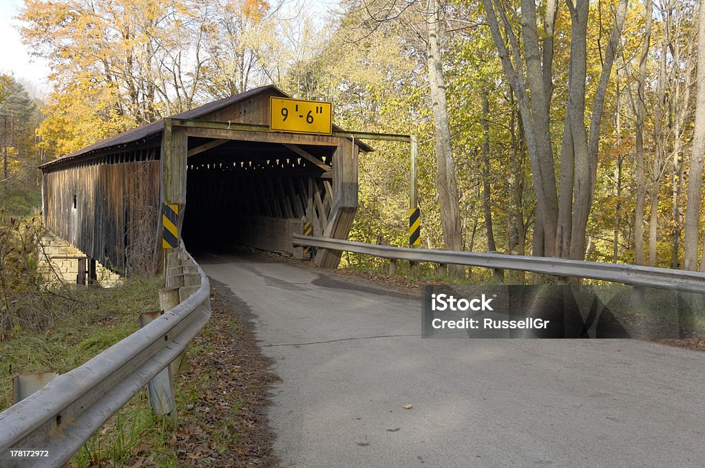 Puente cubierto - Foto de stock de Aire libre libre de derechos