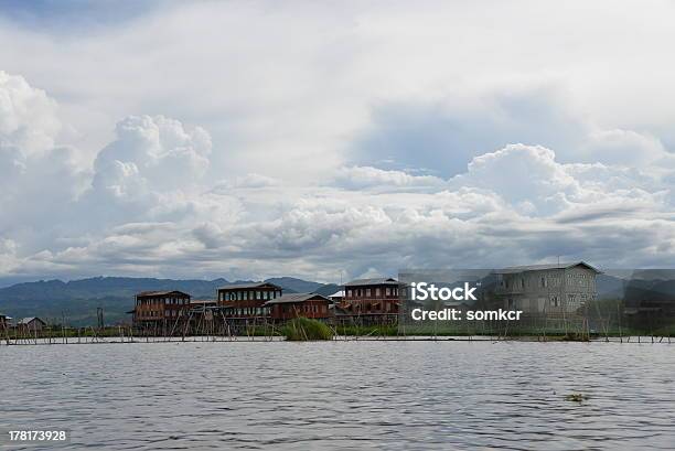 Photo libre de droit de Lac Inle Maisons banque d'images et plus d'images libres de droit de Arbre - Arbre, Architecture, Asie