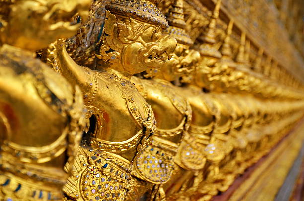 garuda grand palace, tajlandia - bangkok variation religion god zdjęcia i obrazy z banku zdjęć