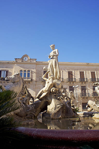 istock Fountain of Artemis, Syracuse 178175102
