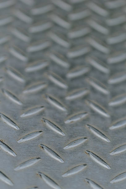ダイヤモンドのシームレスなスチールプレートの質感 - metal recycling center ストックフォトと画像