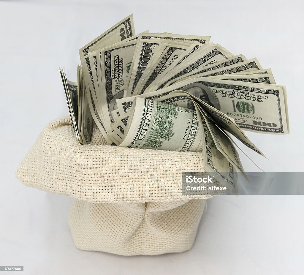 Деньги в мешок, изолированные на белом фоне - Стоковые фото 100 роялти-фри