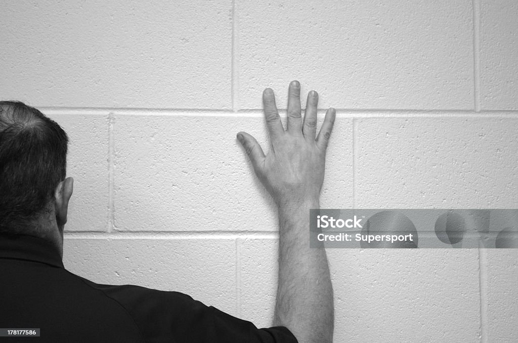 Лицом к стене - Стоковые фото Большой палец руки роялти-фри