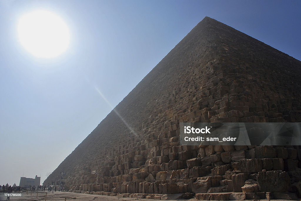 Pyramide mit Sonnenstrahl - Lizenzfrei Afrika Stock-Foto
