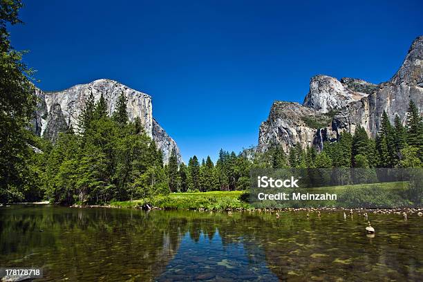 Photo libre de droit de Vue Vers Louest De La Fusée Plateau Du Parc National De Yosemite banque d'images et plus d'images libres de droit de Abrupt