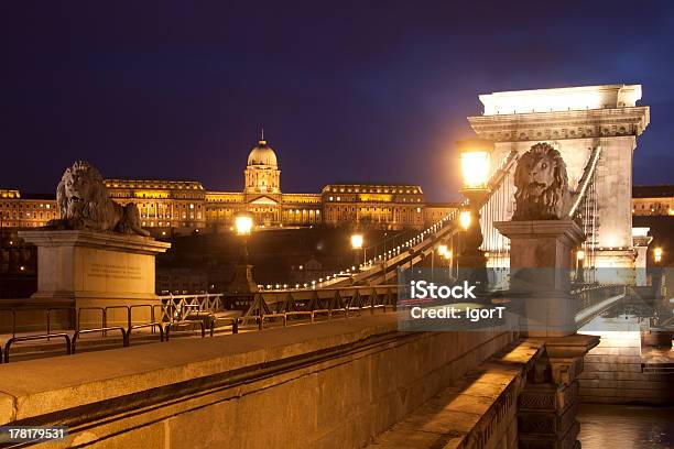 Foto de Ponte Com Leões e mais fotos de stock de Arquitetura - Arquitetura, Azul, Budapeste