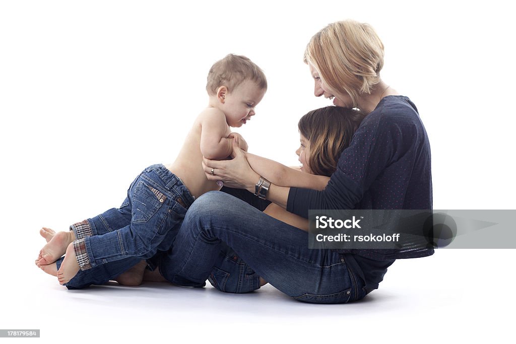 Mãe com filho e filha Retrato de Estúdio - Royalty-free 18 a 23 Meses Foto de stock