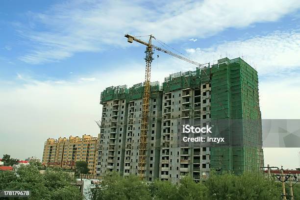 Paesaggio Urbano - Fotografie stock e altre immagini di Albero - Albero, Ambientazione esterna, Blu