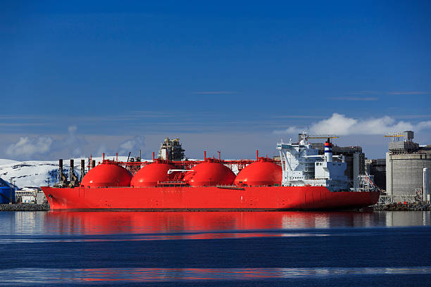 salon pétrolier dans la région arctique. - hammerfest photos et images de collection