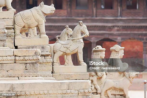 Лестница В Siddhi Лакшми Bhaktapur Храмнепал 0265 — стоковые фотографии и другие картинки Goddess Lakshmi