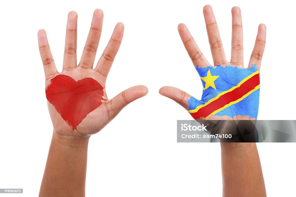 Mani africane con un cuore dipinto e la bandiera consolese - Foto stock royalty-free di Africa