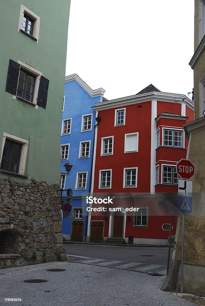 Casa rossa in una città barocca - Foto stock royalty-free di Ambientazione esterna