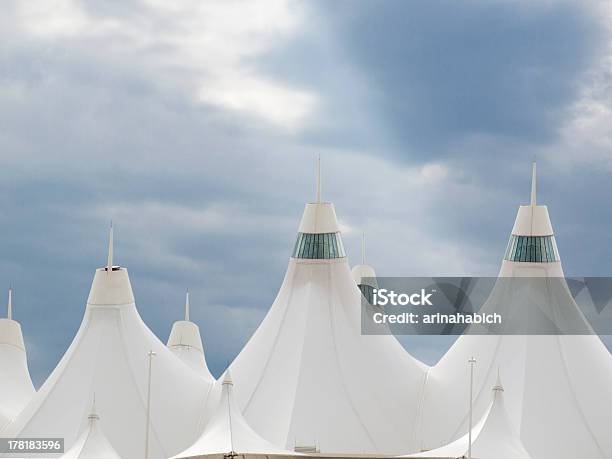 Aeroporto Internazionale Di Denver - Fotografie stock e altre immagini di Aeroporto - Aeroporto, Aeroporto internazionale di Denver, Ambientazione esterna