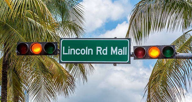 istock Lincoln Road Traffic Light in Yellow 178186359