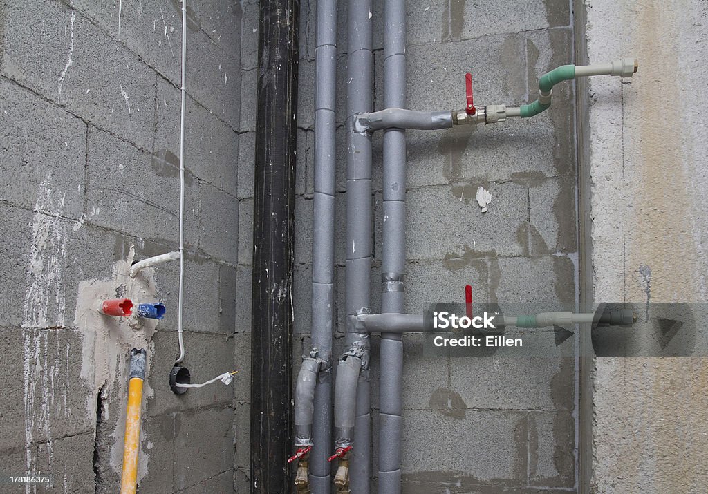 Rohre und Ventile Wasser im Badezimmer - Lizenzfrei Alt Stock-Foto