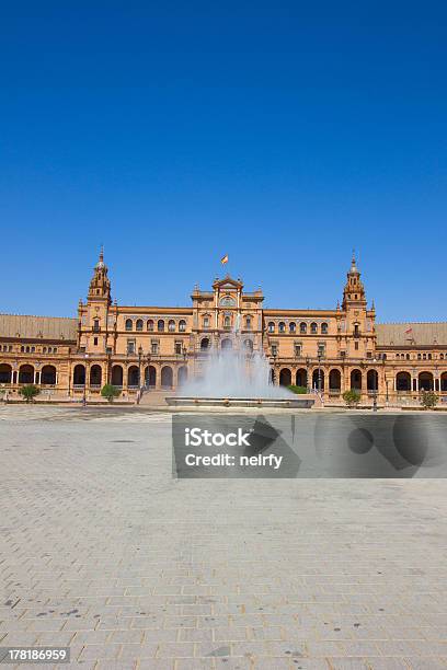 Fontanna Na Plaza De Espan Sewilla - zdjęcia stockowe i więcej obrazów Andaluzja - Andaluzja, Aranżować, Architektura