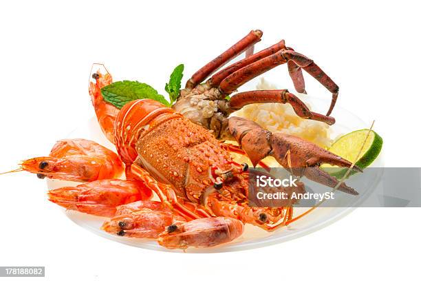 Photo libre de droit de Homard À Épines Des Crevettes De Crabe Et Au Riz banque d'images et plus d'images libres de droit de Aliment - Aliment, Aliment cuit à l'eau, Arthropode