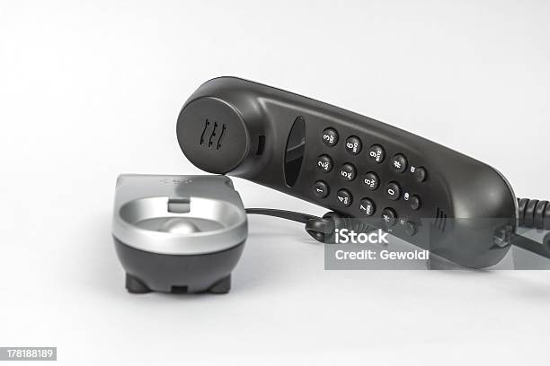 Telefone Fora Do Descanso - Fotografias de stock e mais imagens de Auscultador de Telefone - Auscultador de Telefone, Cabo, Cinzento