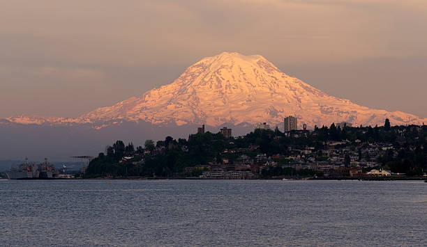istock Mt Rainier Sunset Cascade Range Puget Sound North Tacoma Washington 178188578