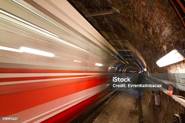 Foto de Old Túnel Linha e mais fotos de stock de Antigo - Antigo, Avenida Taksim Istiklal, Azulejo