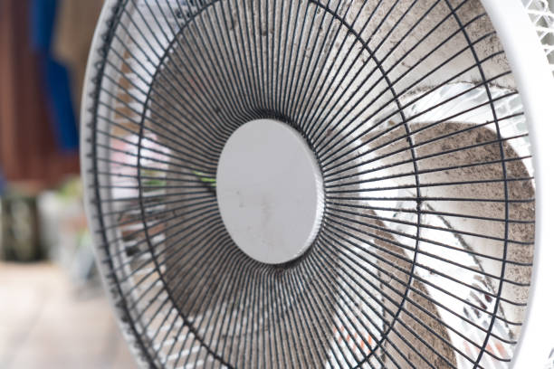 istock cleaning dirty electric fan 1782115585