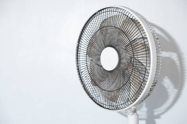 istock cleaning dirty electric fan 1782117797