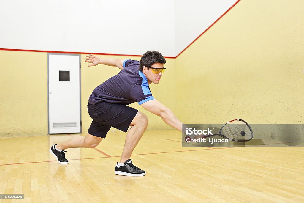 Jogador de Squash batendo uma bola em campo - Royalty-free Homens Foto de stock