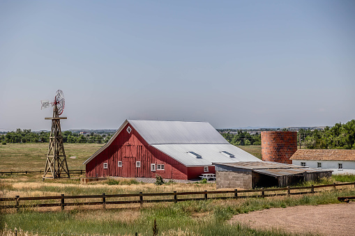 Rustic barn with a Texas flag pained on the side