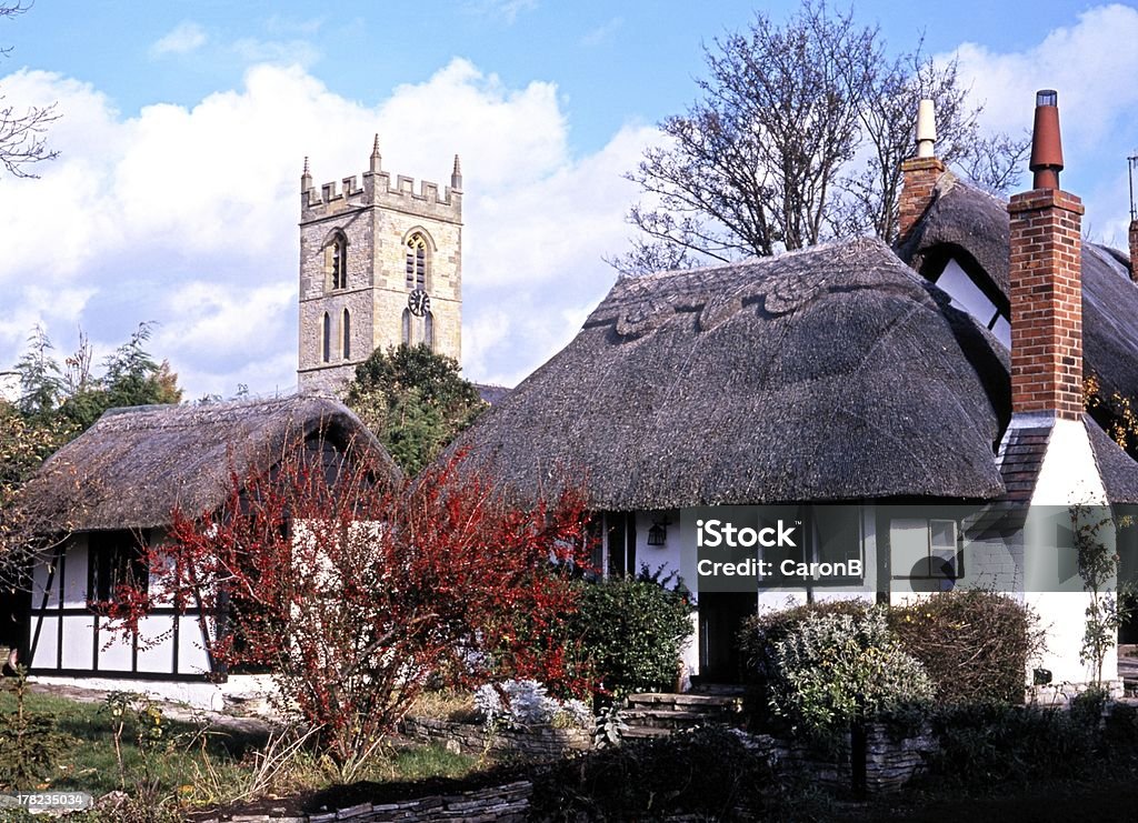 Cottage e Chiesa, Welford-on-Avon-Midlands, Inghilterra. - Foto stock royalty-free di Ambientazione esterna