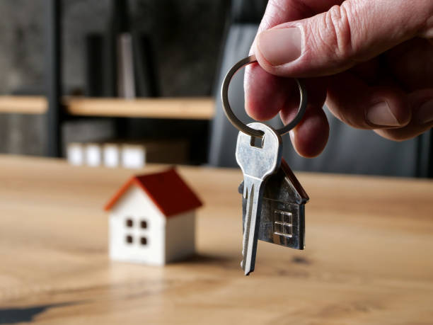 istock Hand holds the keys to the property. Entry into inheritance or mortgage. 1782505607