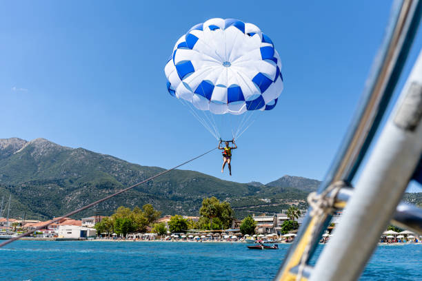 istock Graceful descent to familiar grounds 1782647559